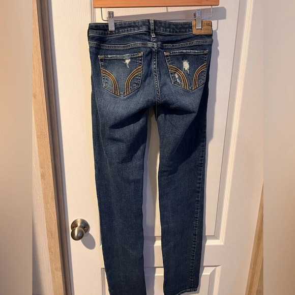 Hollister denim size w26, l35, with factory distressing and wiskering. - Picture 4 of 5